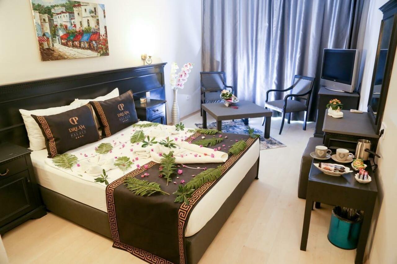 Dream Palace 3*
